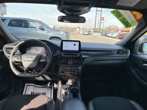 Used 2025 Ford Escape ST-Line image 2