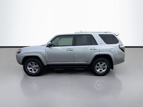 Used 2017 Toyota 4Runner SR5 Premium AWD/4WD image 4