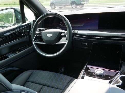 New 2026 Cadillac Escalade IQ Sport 1 w/ LPO, ONYX Package image 7