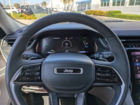 Used 2022 Jeep Grand Cherokee Overland image 25