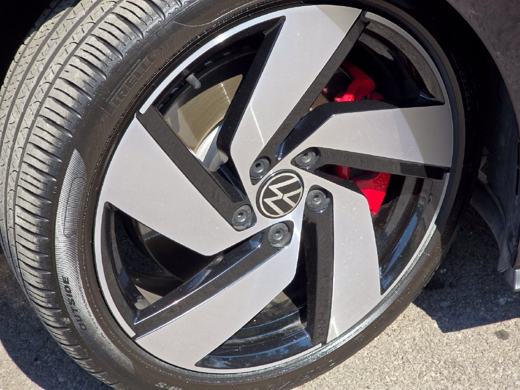Certified 2022 Volkswagen GTI SE FWD image 15