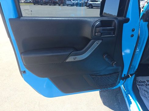 Used 2018 Jeep Wrangler Unlimited Sport w/ Connectivity Group AWD/4WD image 11
