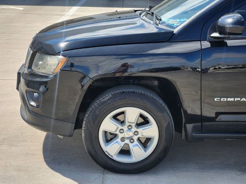 Used 2016 Jeep Compass Latitude image 10