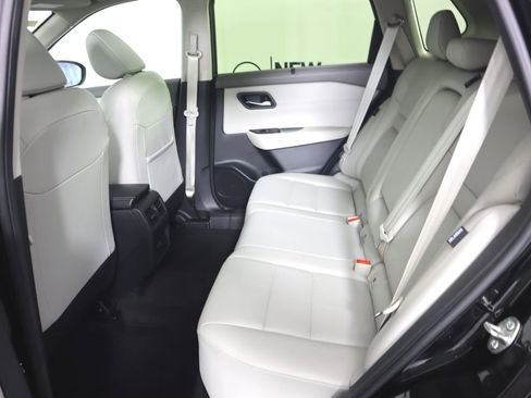 Used 2023 Nissan Rogue SV w/ SV Premium B Package image 26