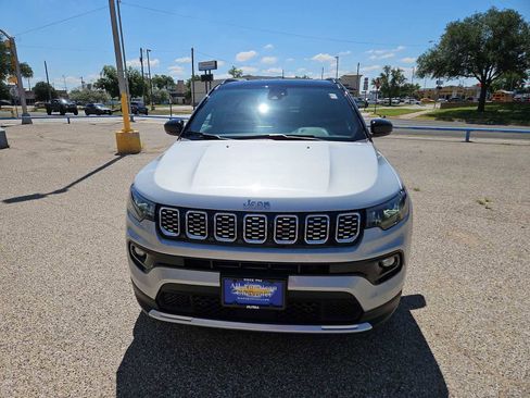 Used 2025 Jeep Compass Limited AWD/4WD image 3