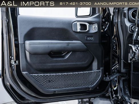 Used 2023 Jeep Wrangler Unlimited Sahara w/ LED Lighting Group AWD/4WD image 43