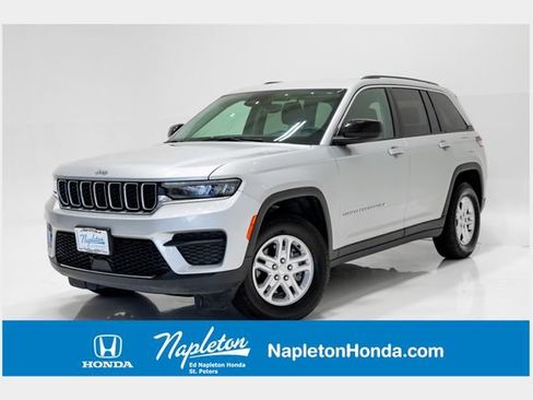 Used 2024 Jeep Grand Cherokee Laredo AWD/4WD image 1