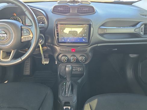 Used 2015 Jeep Renegade Latitude image 11