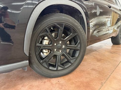 Used 2022 Toyota Highlander L FWD image 20
