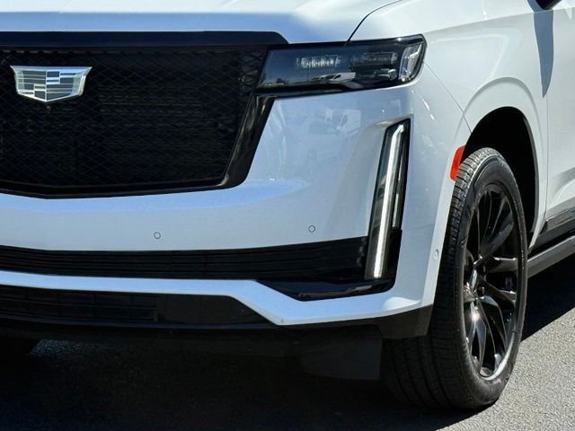 Used 2024 Cadillac Escalade ESV Sport Platinum w/ LPO, ONYX Package AWD/4WD image 2