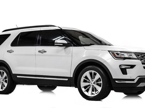 Used 2019 Ford Explorer Limited image 1
