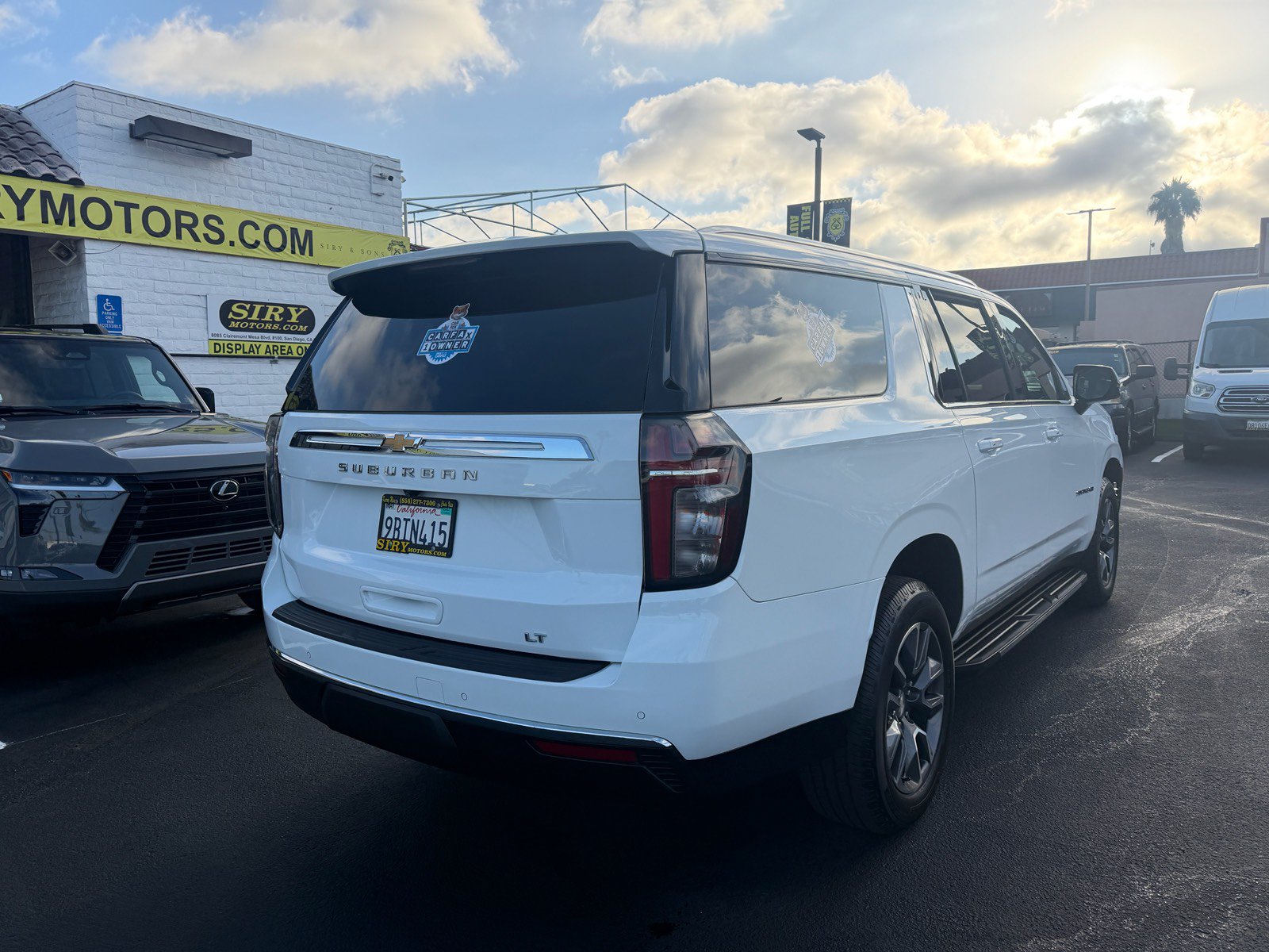 Used 2022 Chevrolet Suburban LT w/ LT Signature Package RWD image 3