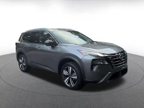 Used 2026 Nissan Rogue SL AWD/4WD image 2