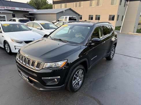 Used 2017 Jeep Compass Latitude w/ Popular Equipment Group AWD/4WD image 2