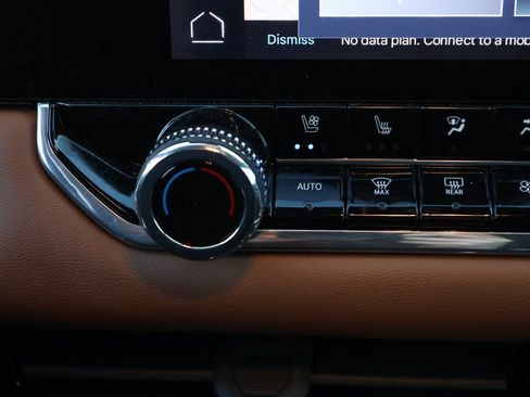 Used 2024 GMC Canyon AT4 w/ AT4 Premium Package image 27