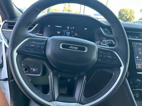 Used 2024 Jeep Grand Cherokee Altitude AWD/4WD image 17
