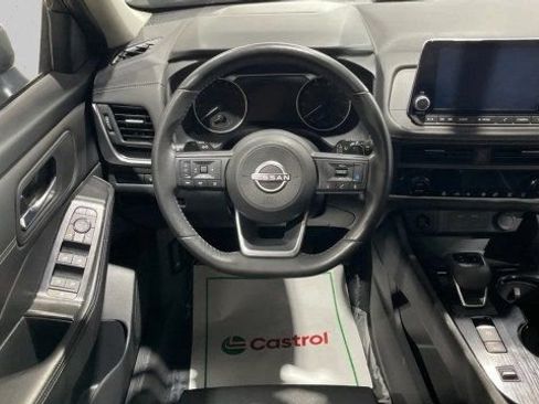Used 2024 Nissan Rogue SV w/ SV Premium Package FWD image 15