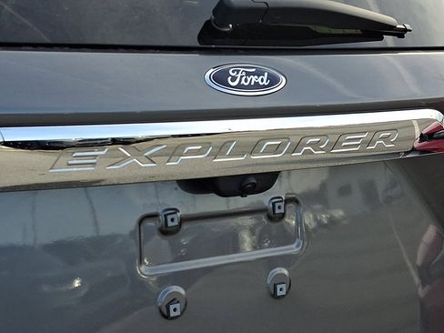 Used 2021 Ford Explorer Limited w/ Equipment Group 301A image 34