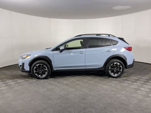 Used 2023 Subaru Crosstrek 2.0i Premium image 3