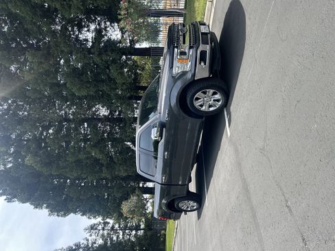Used 2019 Ford F150 XLT w/ Equipment Group 302A Luxury AWD/4WD image 39