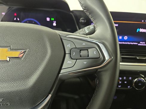 Used 2024 Chevrolet Trax LT w/ Driver Confidence Package FWD image 16
