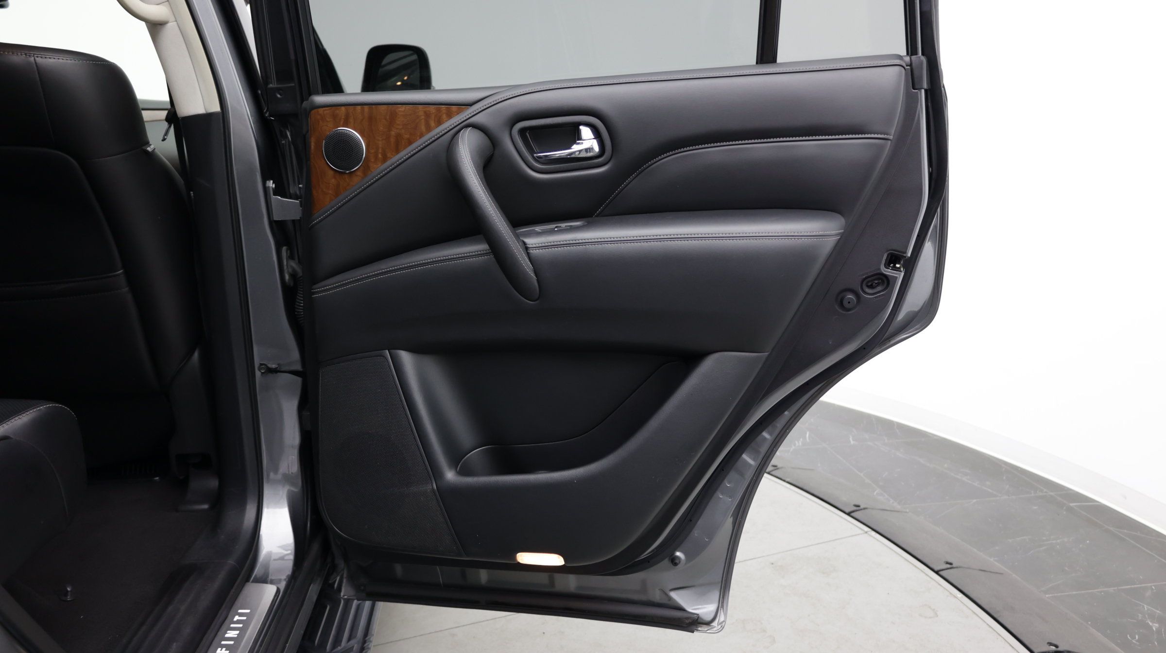 Used 2018 INFINITI QX80 2WD image 42