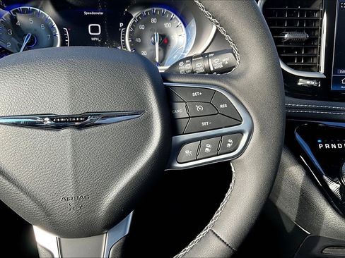 New 2026 Chrysler Pacifica Select image 19
