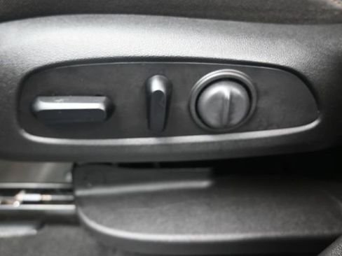 Used 2020 Chevrolet Equinox LT image 32