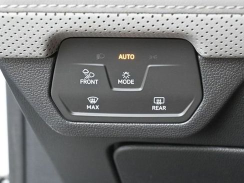 Used 2024 Volkswagen Atlas Peak Edition SE AWD/4WD image 15