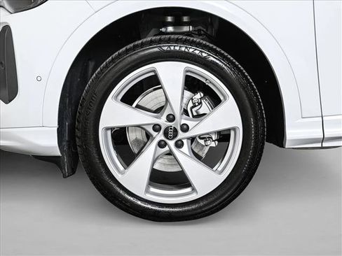 Certified 2025 Audi Q5 Premium w/ Premium Plus AWD/4WD image 25