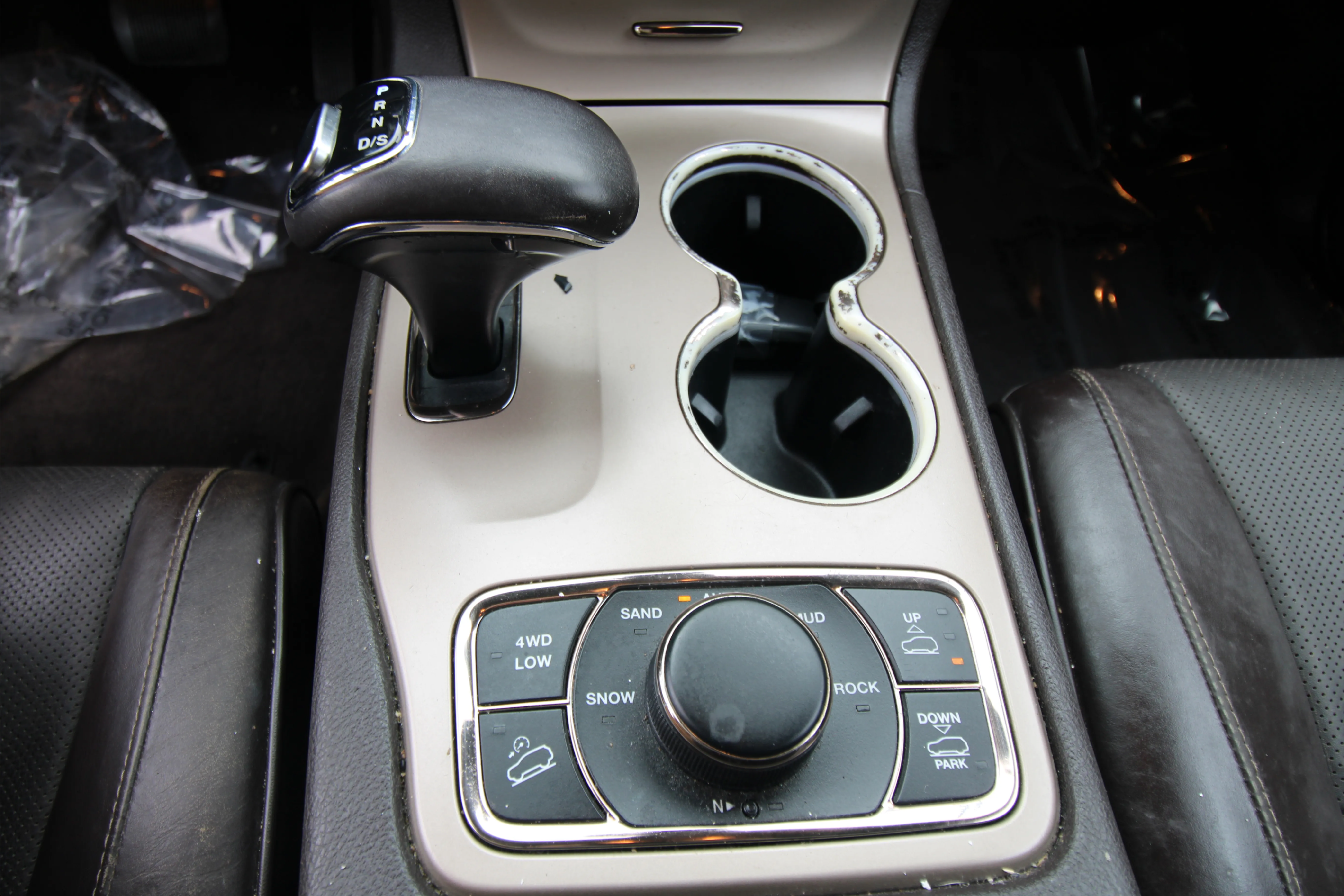 Used 2014 Jeep Grand Cherokee Summit AWD/4WD image 32