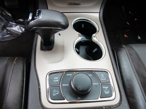 Used 2014 Jeep Grand Cherokee Summit AWD/4WD image 32