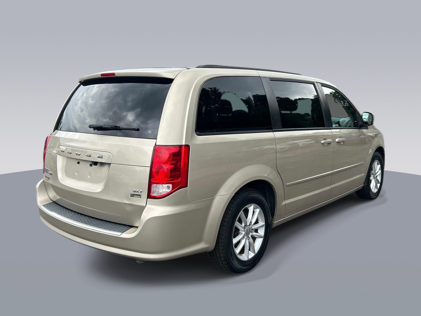 Used 2014 Dodge Grand Caravan SXT FWD image 3