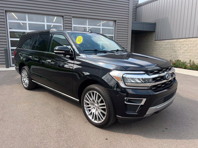 Used 2023 Ford Expedition Max Limited AWD/4WD image 3