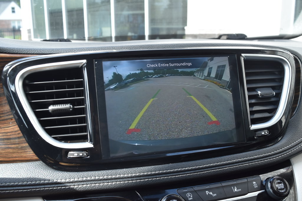 Used 2023 Chrysler Pacifica Limited FWD image 15