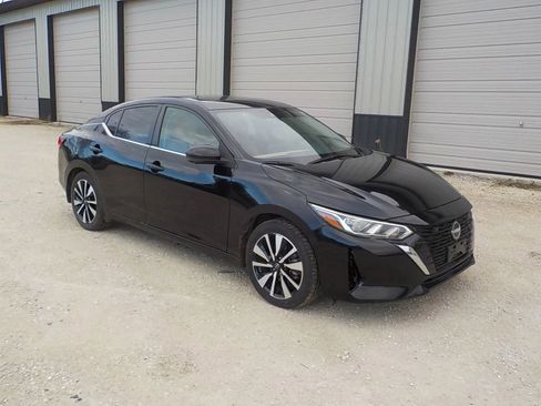 Used 2025 Nissan Sentra SV w/ SV Premium Package image 3