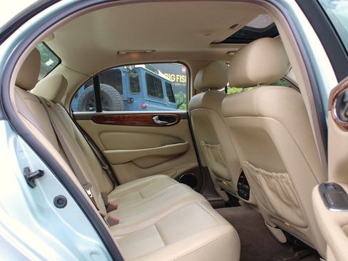 Used 2006 Jaguar XJ8 RWD image 34