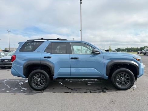Used 2025 Toyota 4Runner SR5 AWD/4WD image 4