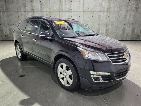 Used 2016 Chevrolet Traverse LT w/ Traveler's Package image 2