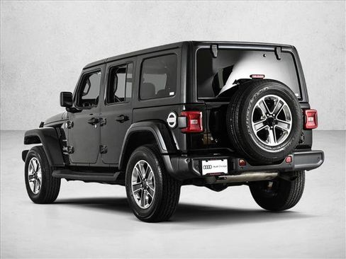 Used 2018 Jeep Wrangler Unlimited Sahara AWD/4WD image 8