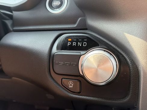 Used 2024 RAM 1500 Laramie RWD image 32