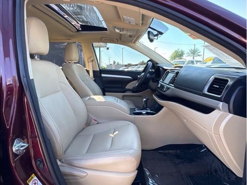 Used 2015 Toyota Highlander XLE AWD/4WD image 24