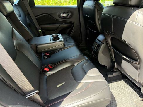 Used 2020 Jeep Cherokee Trailhawk AWD/4WD image 38