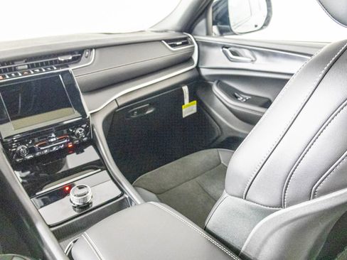 New 2025 Jeep Grand Cherokee L Altitude image 33