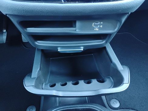 New 2026 Chrysler Pacifica Select image 27