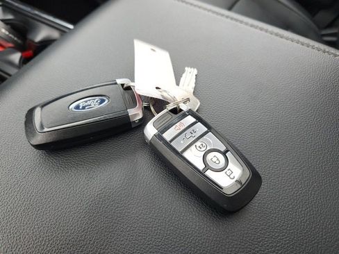 Used 2022 Ford F150 Lariat w/ Equipment Group 502A High image 11