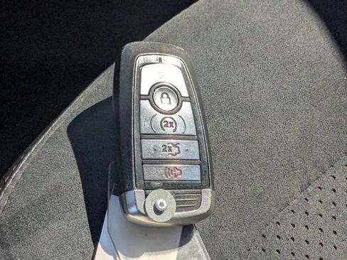 Used 2018 Ford Explorer XLT w/ Equipment Group 202A image 32