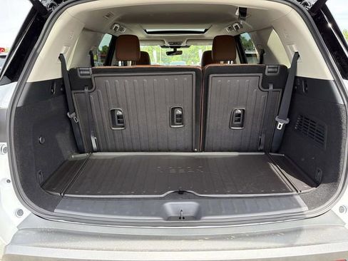 New 2026 Nissan Pathfinder Platinum w/ Cargo Package AWD/4WD image 9