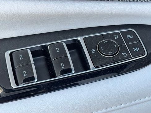 New 2025 Cadillac Optiq Sport 1 w/ LPO, ONYX Package image 18