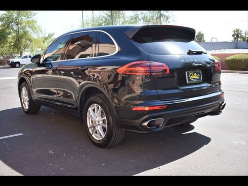 Used 2016 Porsche Cayenne w/ Premium Package AWD/4WD image 6
